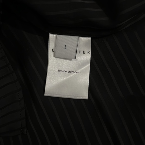 Lattelier Scarf Neck Sleeveless Blouse - Picture 13 of 14